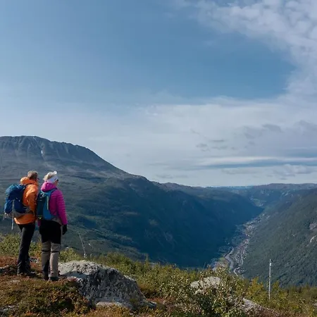 Luxurious 4 Bedroom Mountain With Gaustatoppen View *