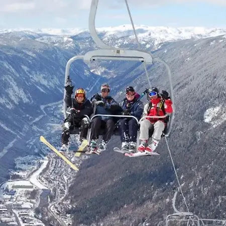 Feriehus Luxurious 4 Bedroom Mountain With Gaustatoppen View